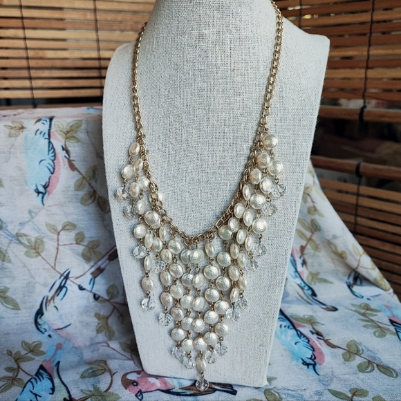 Cascading Gold Tone Pitted Faux Pearls & Faceted Glass Beaded Necklace NWOT - Picture 2 of 9